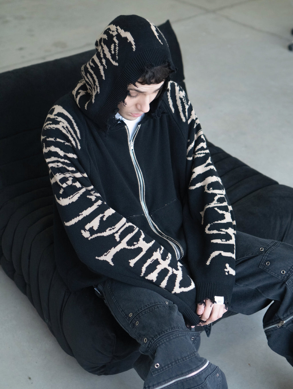 Hoodie Zip Tejido Reversible "Huesos" Rotten x Bossio (Negro x Beige)
