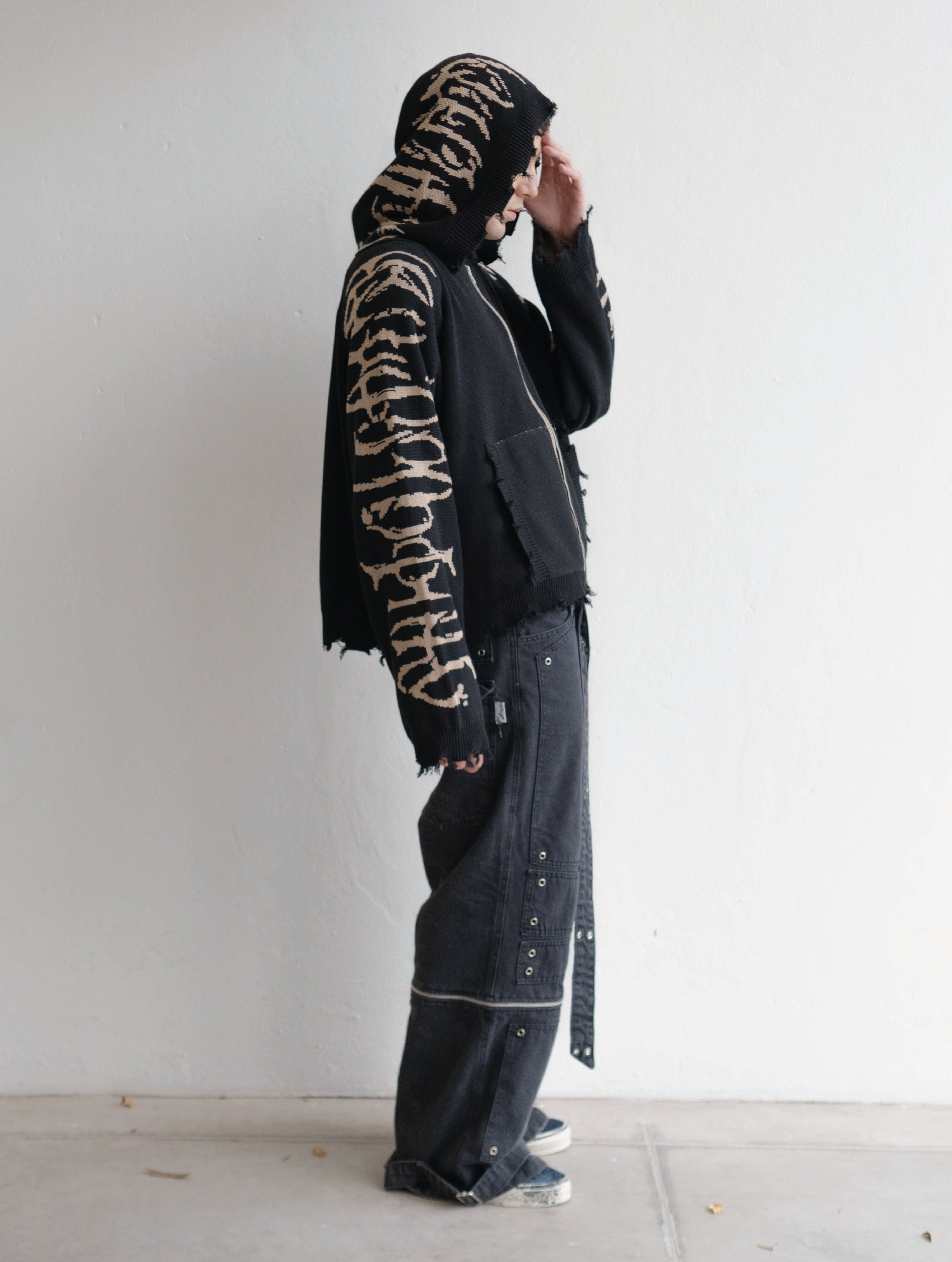 Hoodie Zip Tejido Reversible "Huesos" Rotten x Bossio (Negro x Beige)