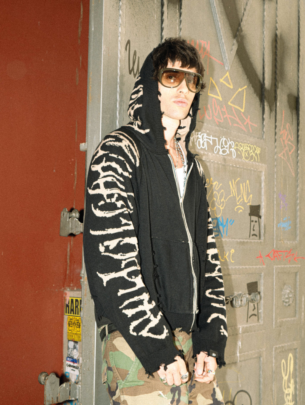Hoodie Zip Tejido Reversible "Huesos" Rotten x Bossio (Negro x Beige)