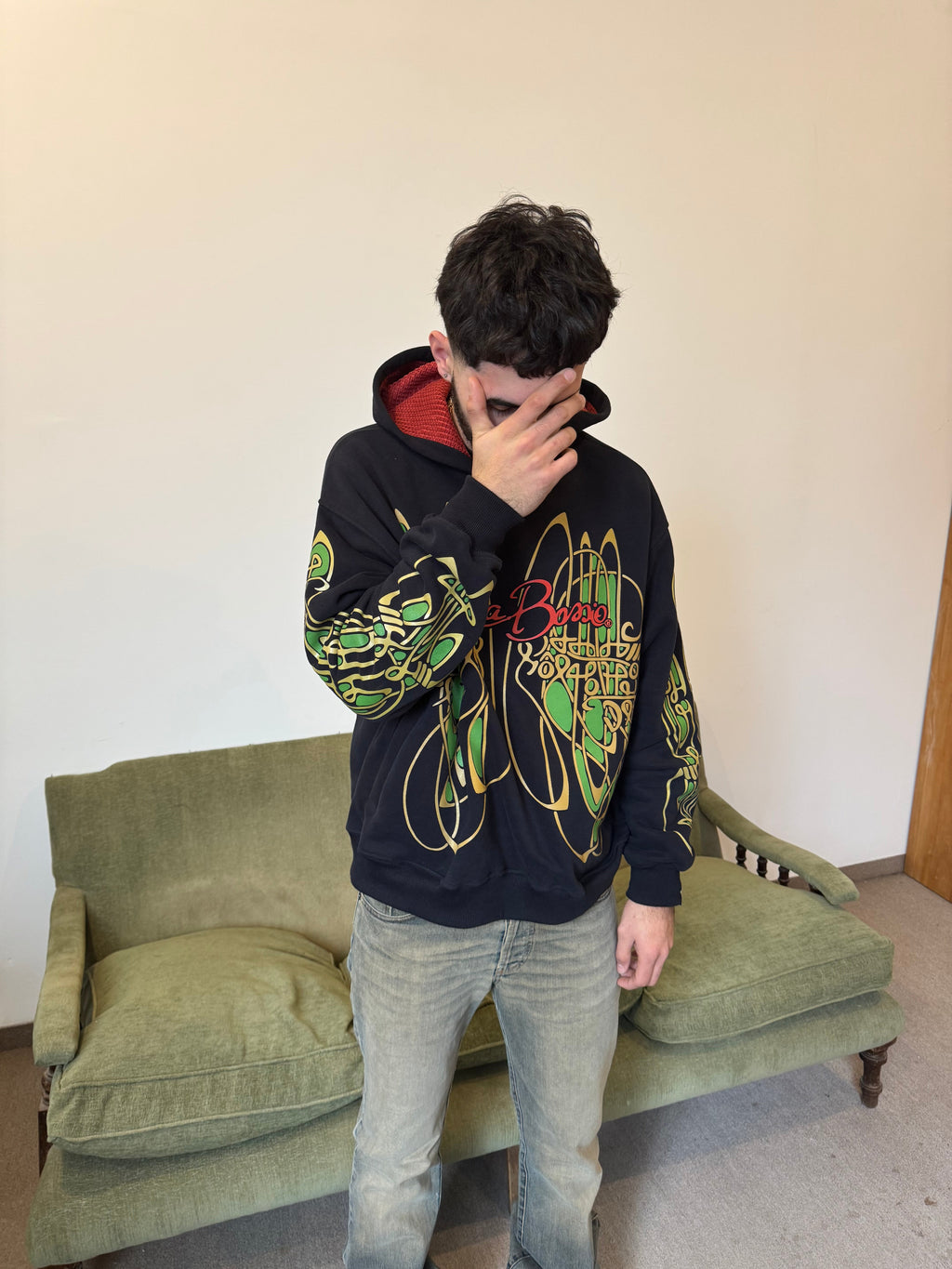Hoodie "Nudos de Archibald" (Negro x Rojo) - M.V.