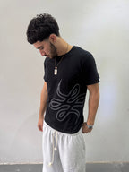 Remera "Trigrama" (Negro) - M.V.