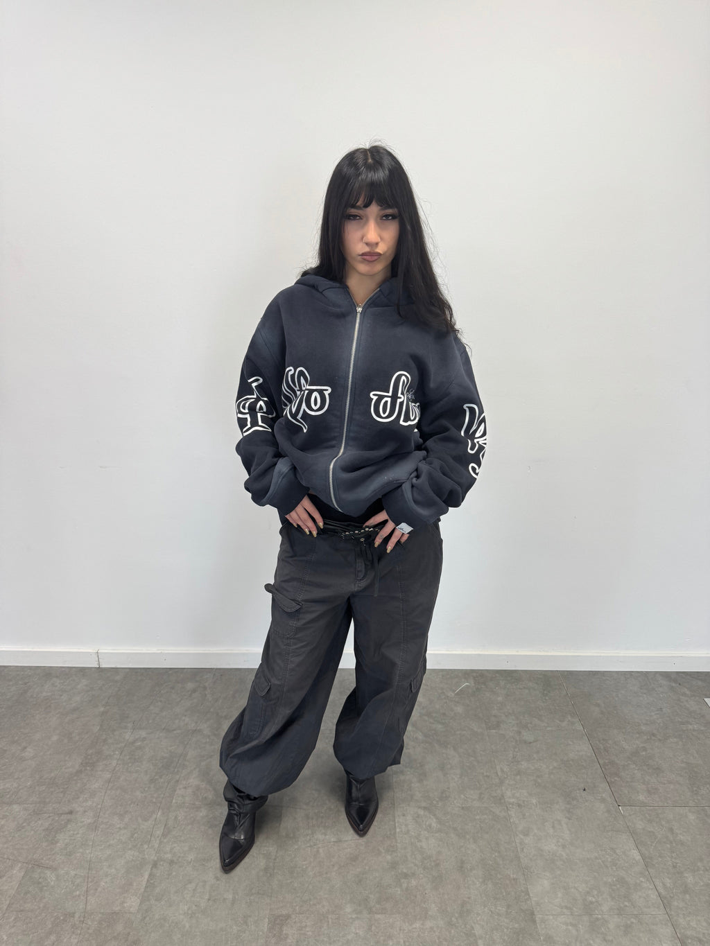 Zip Hoodie "Lengua Eslava" (Negro Washed)