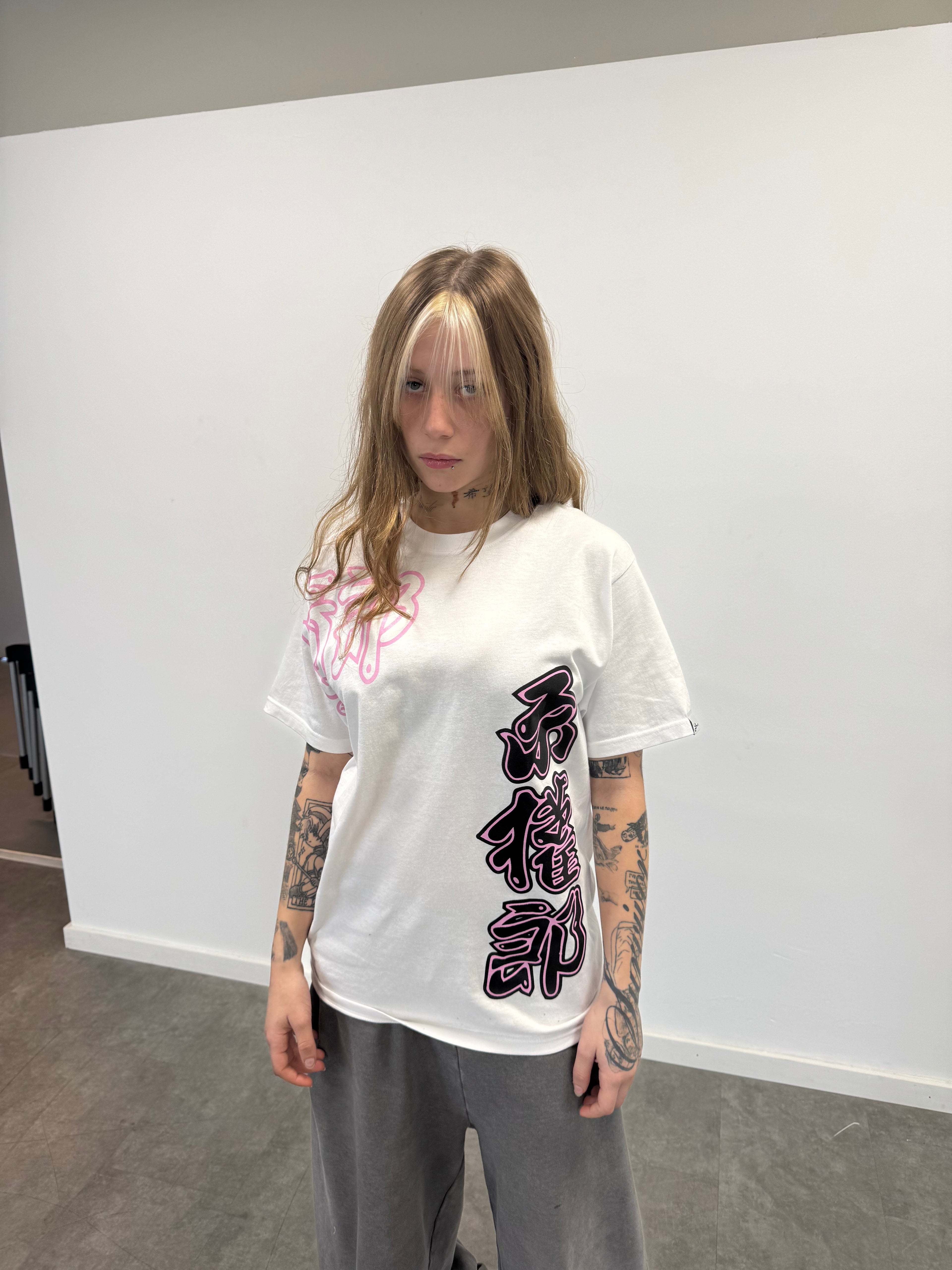 Remera "Oriental" (Blanco Rosa)