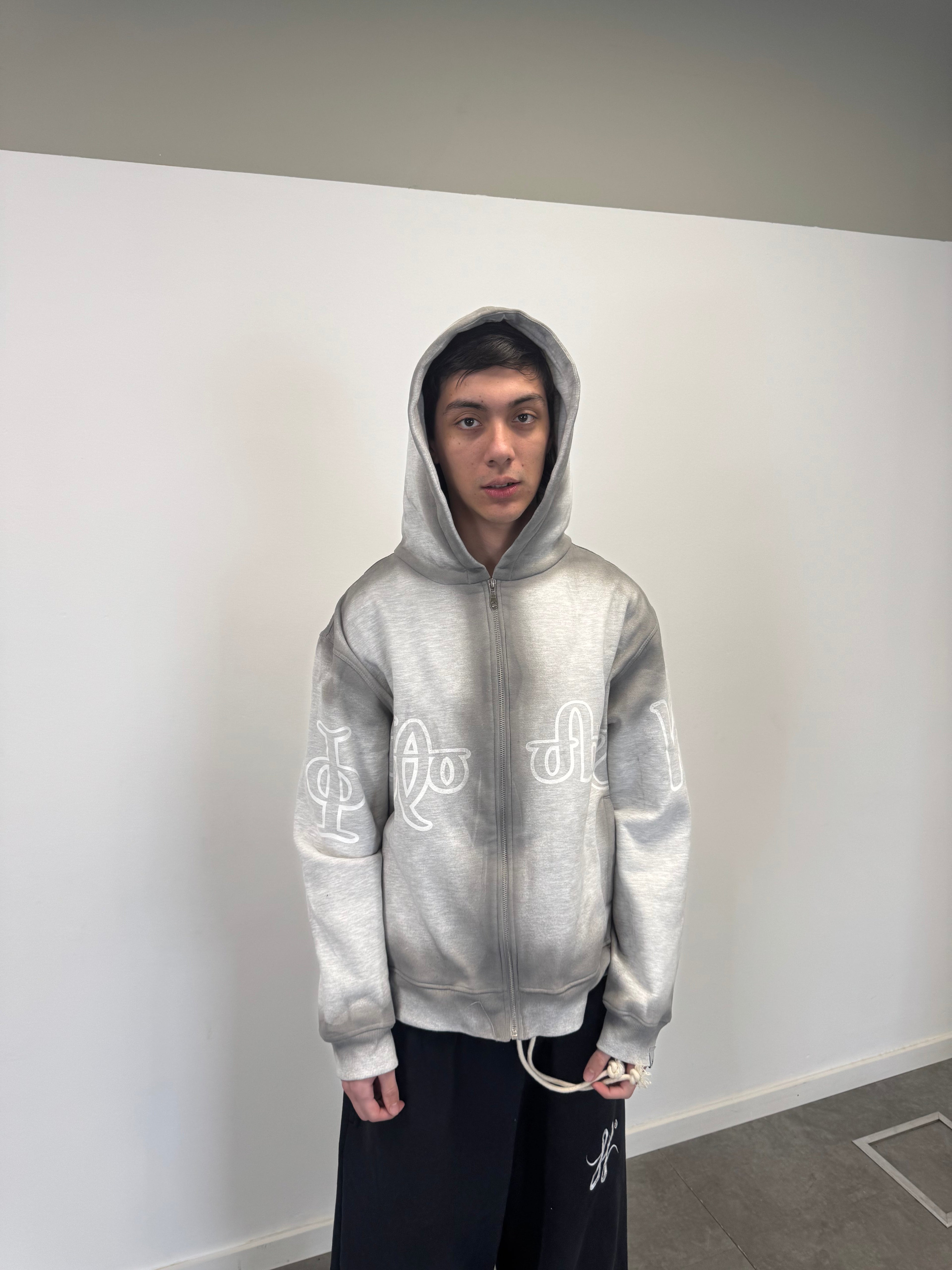 Zip Hoodie "Lengua Eslava" (Gris Washed)